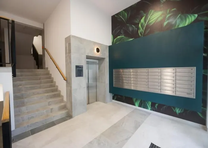 Zakatek Free Parking, Ochrona Appartement