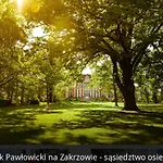 Zakatek Free Parking, Ochrona Apartment