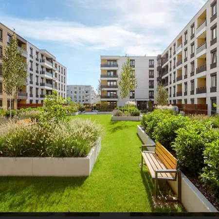 Zakatek Free Parking, Ochrona *